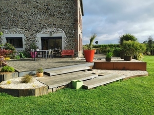 Terrasse bois et marches asymétriques