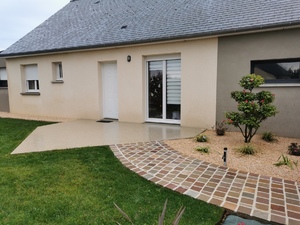 Terrasse en béton érodé - Allée en pavés de Grès - Végétal graphique